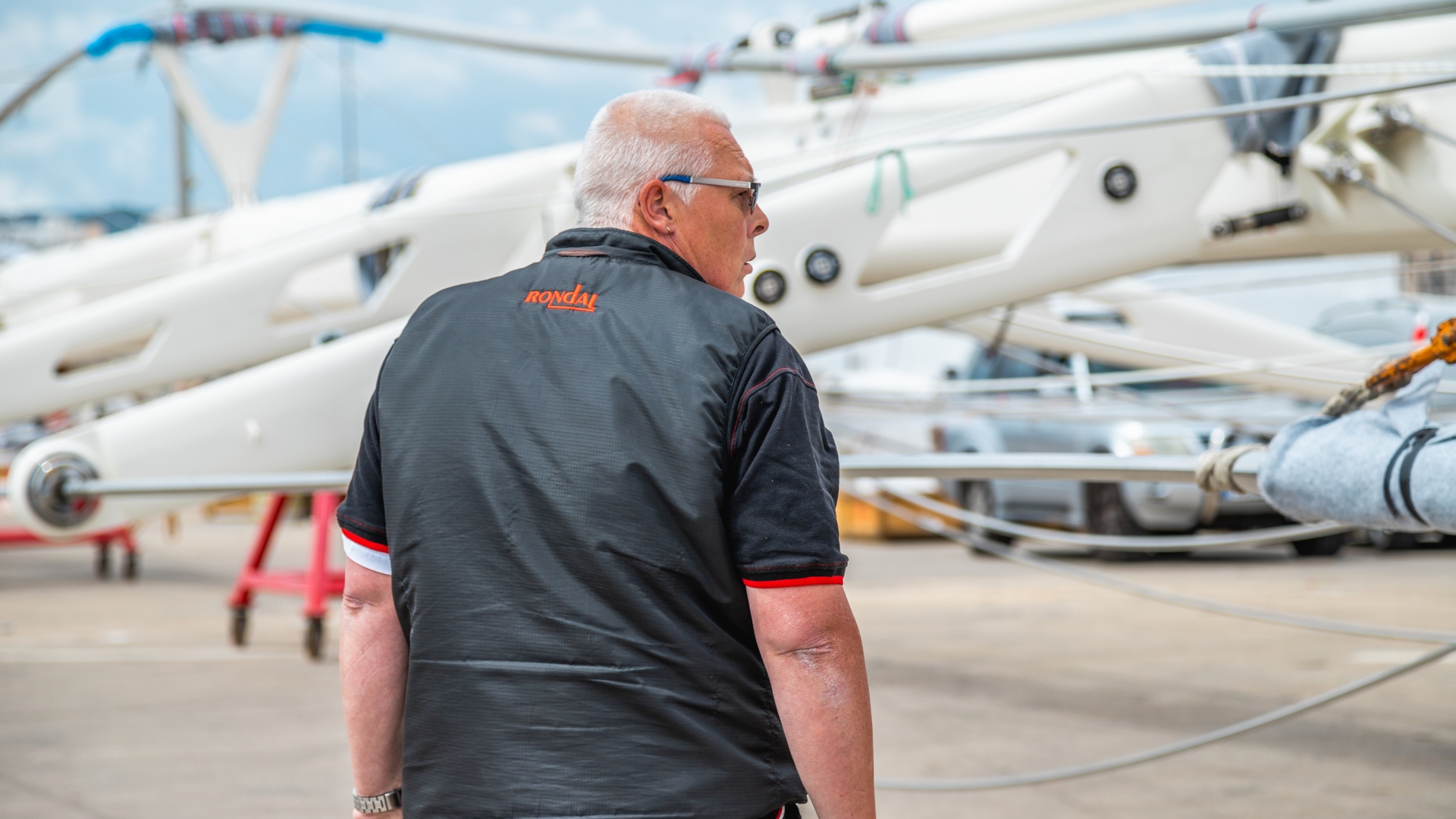 Transport and stepping of replacement rig