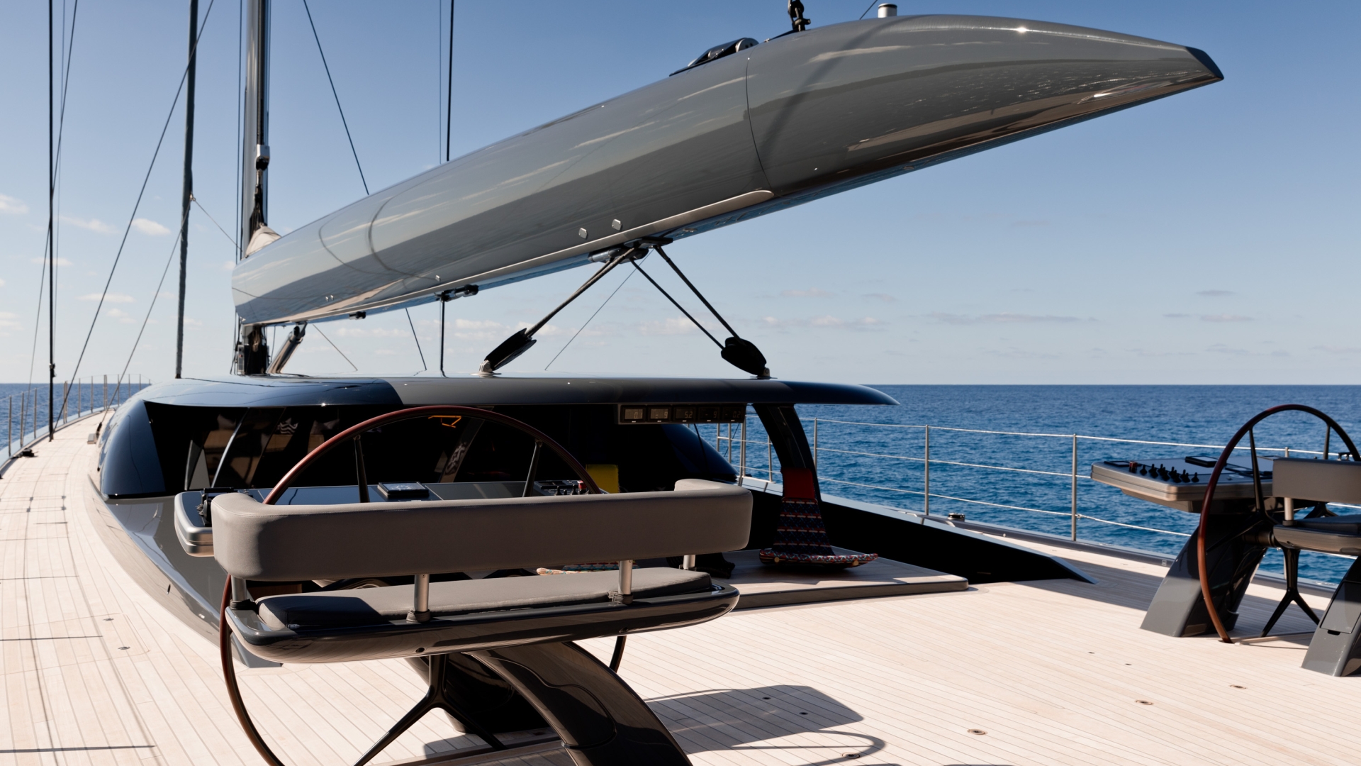 One piece mast & Out of Autoclave manufacturing